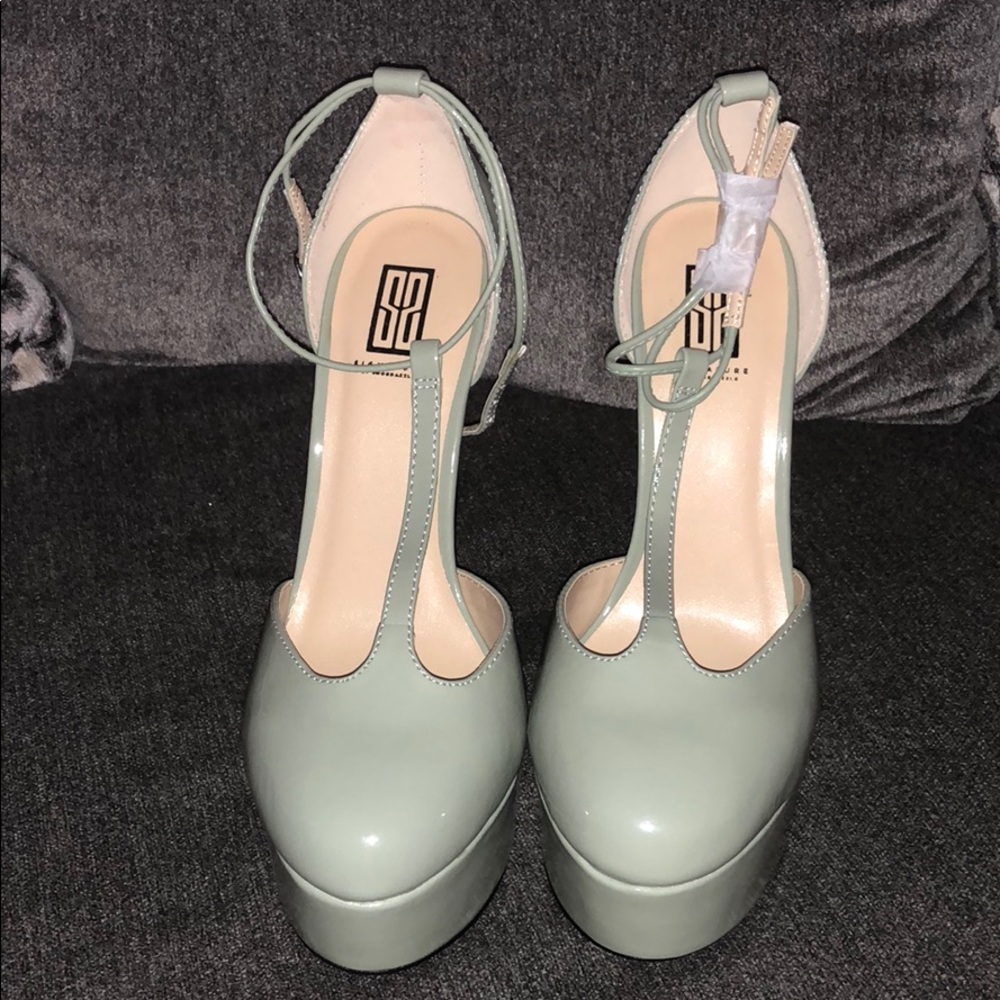 Brand new, never worn Shoe Dazzle t-strap heels